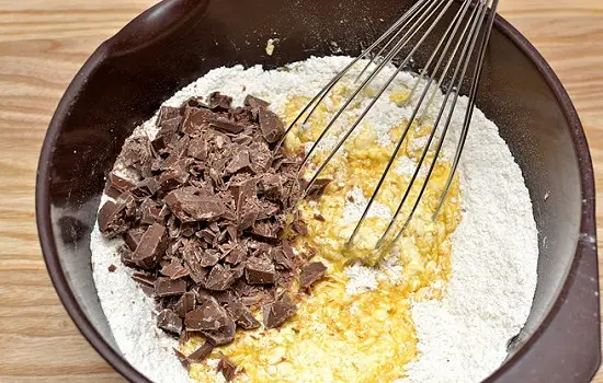 trộn các hỗn hợp bánh vào nhau