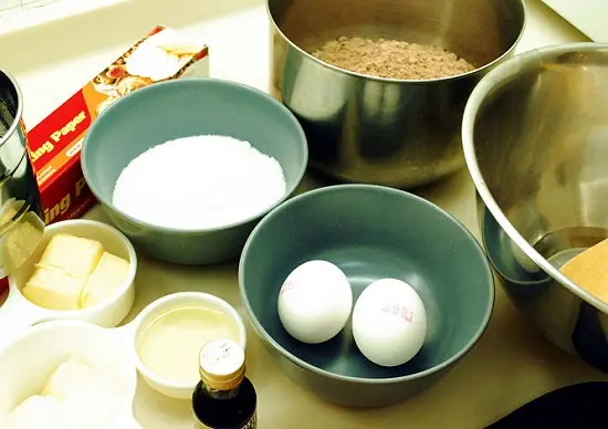 các nguyên liệu làm bánh