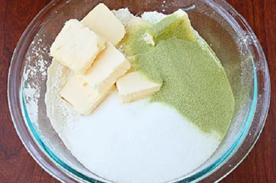 cach-lam-banh-quy-tra-xanh-5