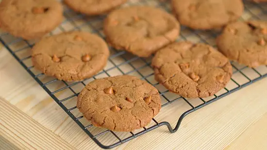 Cách làm bánh quy vị bơ quế với socola chip 5