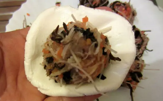 Nặn bánh rán mặn đến khi hết nguyên liệu