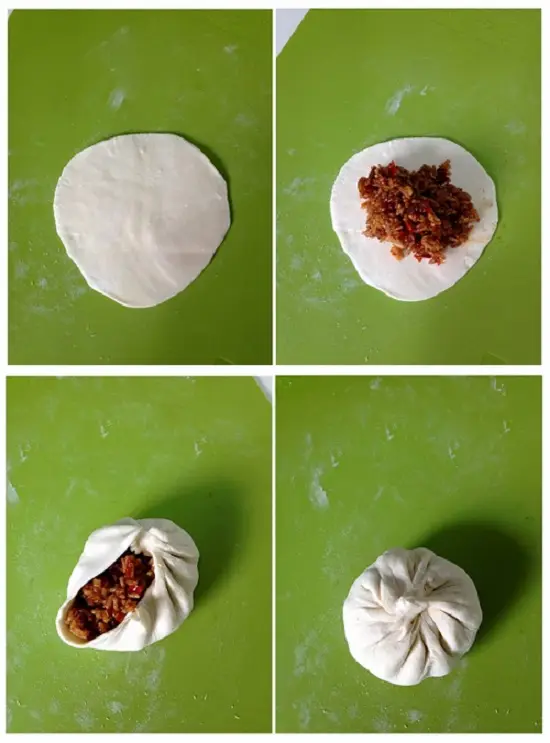 cho cơm vào giữa bột