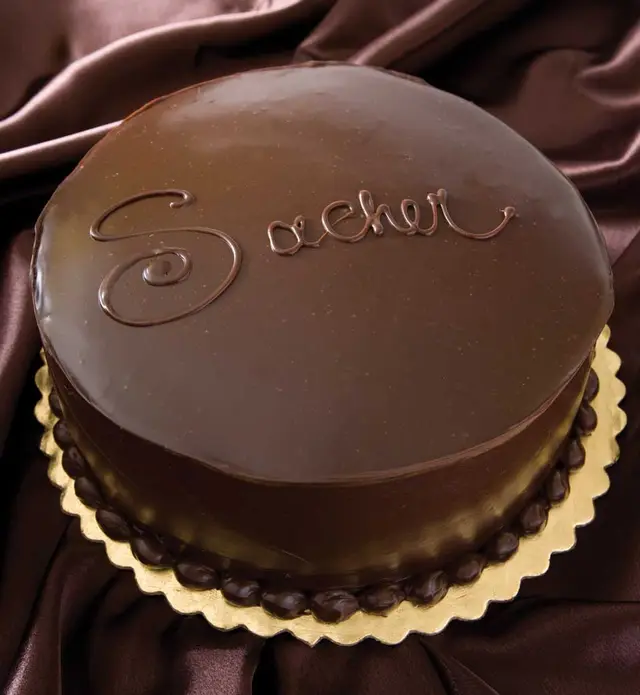 Cách làm bánh Sacher ngọt ngào hấp dẫn mê li