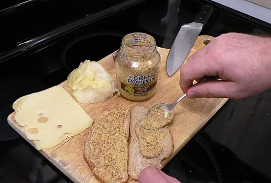 Cách làm bánh sandwich kẹp thịt bò bắp cải 3