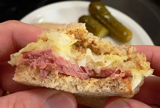 Cách làm bánh sandwich kẹp thịt bò bắp cải 12