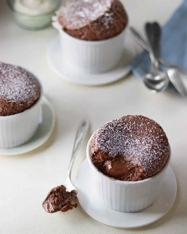 Cách làm bánh souffle sô cô la kiểu Pháp 7