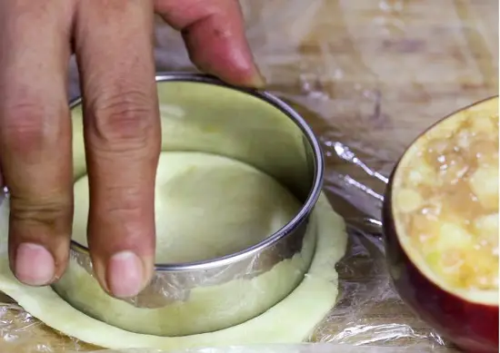 cắt vỏ bánh