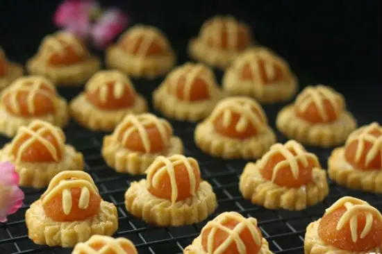 Bánh tart dứa sau khi nướng chín