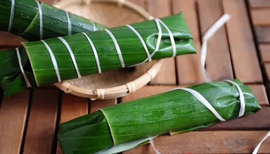 dùng dây buộc chặt lại