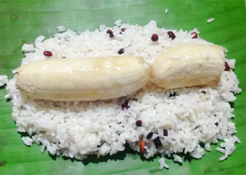 Cach-lam-banh-tet-chuoi-thom-la-don-tet-4