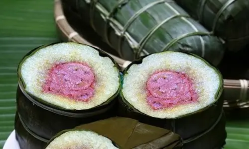 Cách làm bánh tét nhân chuối thơm lạ đón Tết