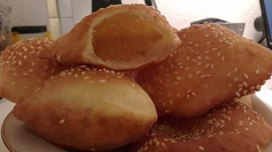 làm bánh tiêu kẹp thịt nhồi bánh