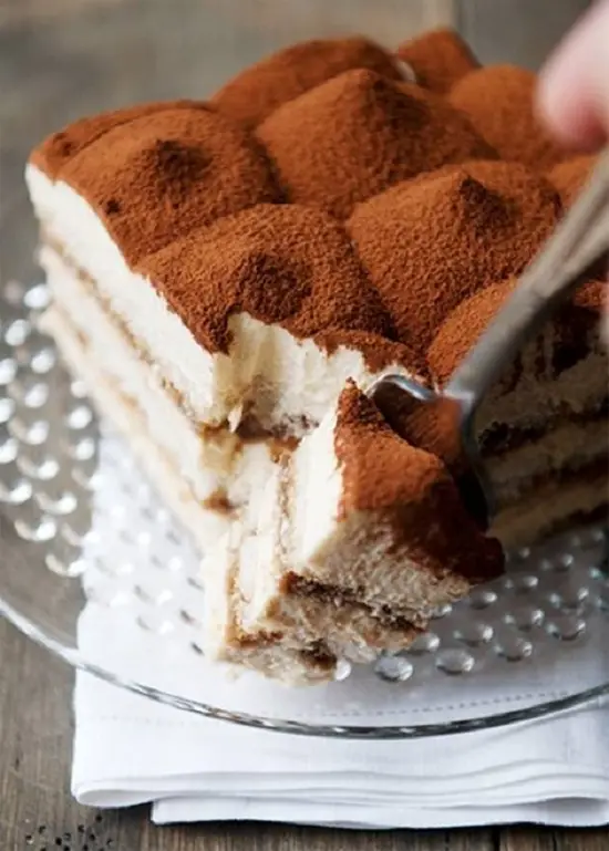 bánh tiramisu ba tầng mềm mịn