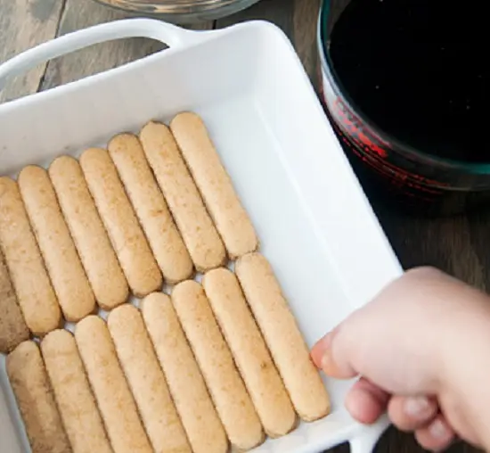 xếp bánh vào khay