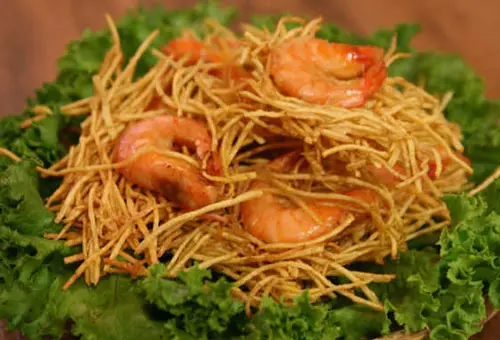 Cách làm bánh tôm chiên khoai lang vàng giòn cực hấp dẫn