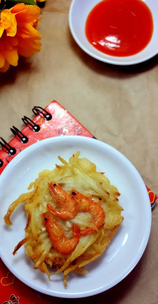 bánh tôm chiên khoai môn