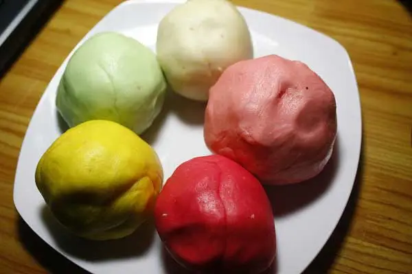 Cách làm bánh trôi đa sắc màu cho ngày Tết Hàn Thực 2