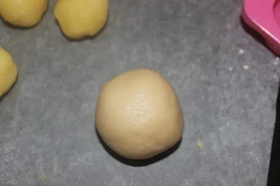 nặn bánh trung thu