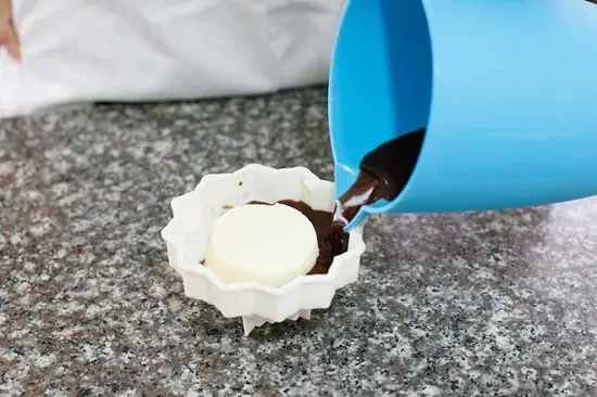 bánh trung thu rau câu nhân bánh flan đổ thạch