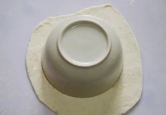 cắt bánh thành hình tròn