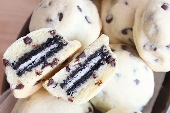 Cách làm bánh xốp nhân oreo mới lạ