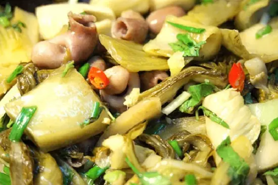 Các bước thực hiện món bao tử cá ba sa xào dưa chua 2