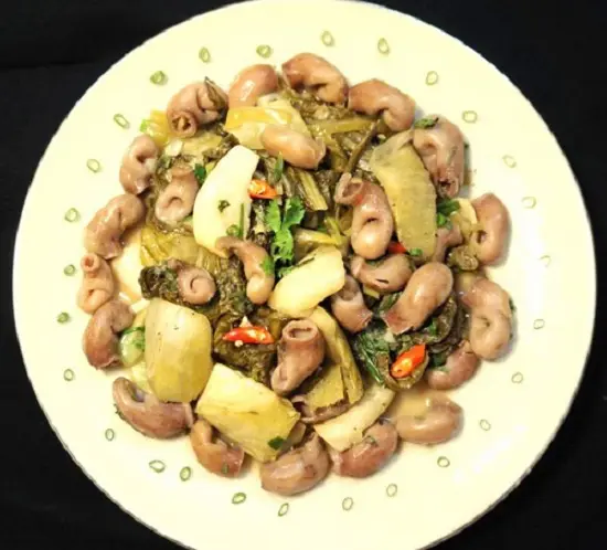 Cách làm bao tử cá ba sa xào dưa chua