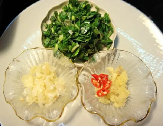 Các bước thực hiện món bao tử cá ba sa xào dưa chua 1