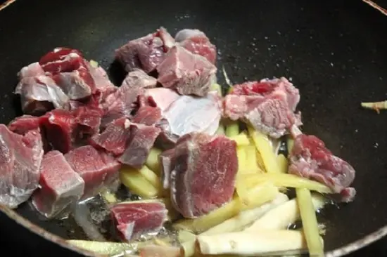 Cách làm thịt bò kho gừng sả đậm đà