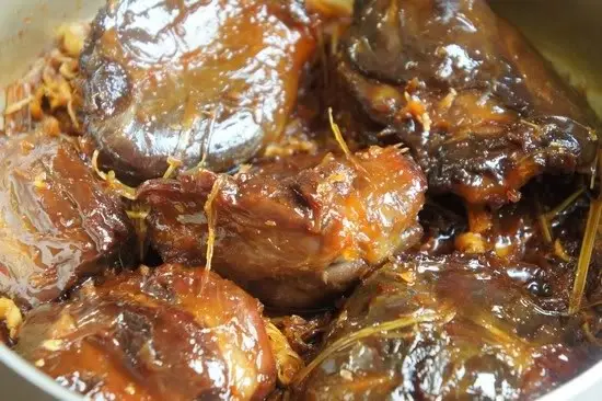 Cách làm bắp bò kho mật mía 5