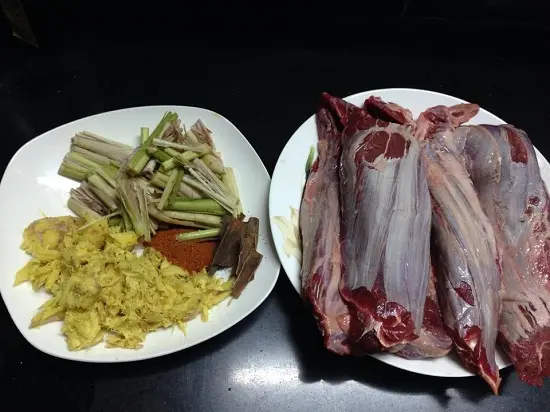 Cách làm bắp bò kho mật mía 2