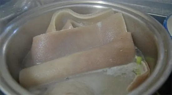 Cách làm bì heo chiên giòn xóc muối ớt cho cả nhà ăn chơi