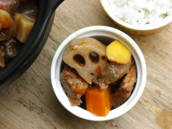 Cách làm bò hầm củ sen đơn giản