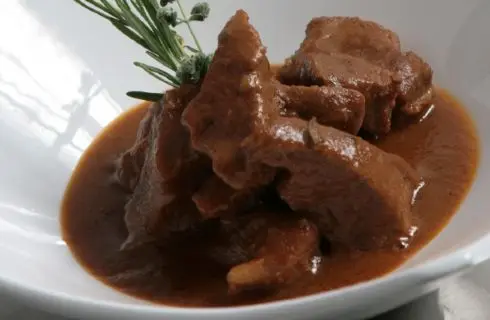 Cách làm bò hầm rượu vang đúng chuẩn kiểu Ý 8