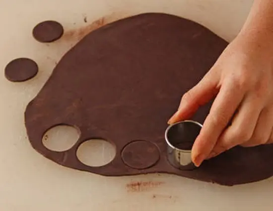 cach-lam-hoa-hong-tu-chocolate-4