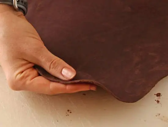 cach-lam-hoa-hong-tu-chocolate-3
