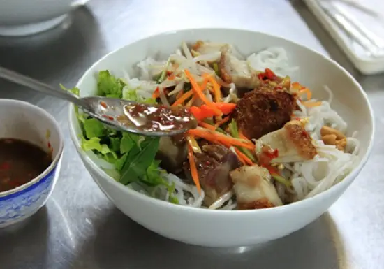 Cách làm bún mắm heo quay cực dễ