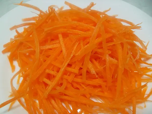 Tu-lam-bun-mam-nem-thit-luoc-dam-chat-Hue-5