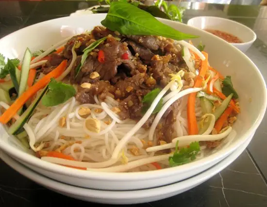 bun-thit-bo-xao-hanh-tay-5