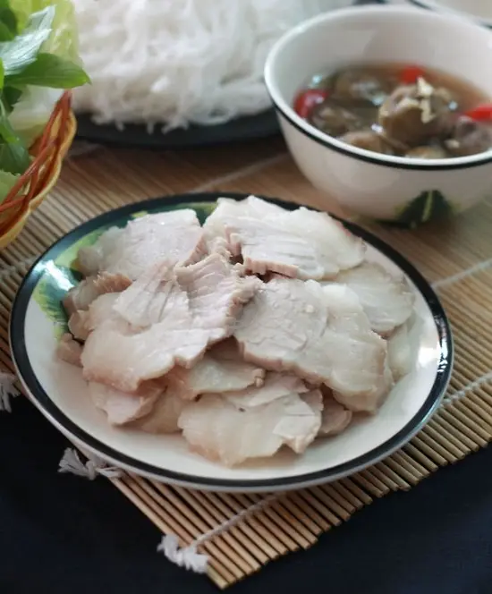 Cách làm bún thịt luộc sấu kho đơn giản mà thơm ngon