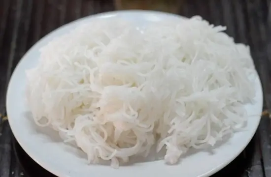 Các bước thực hiện món bún thịt luộc sấu kho 2