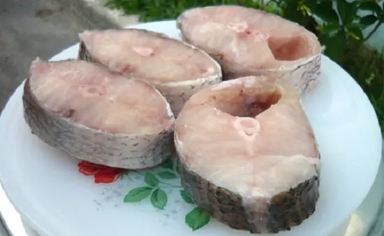 Chuẩn bị nguyên liệu làm cá hấp tiêu