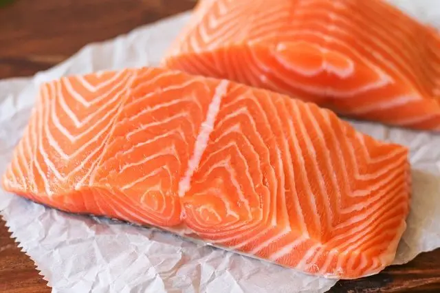 cách làm cá hồi nướng tiêu ngon cơm bữa tối đơn giản