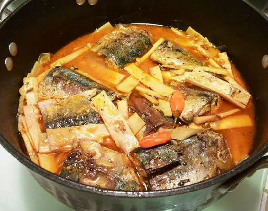 cá nục kho măng cách làm 2