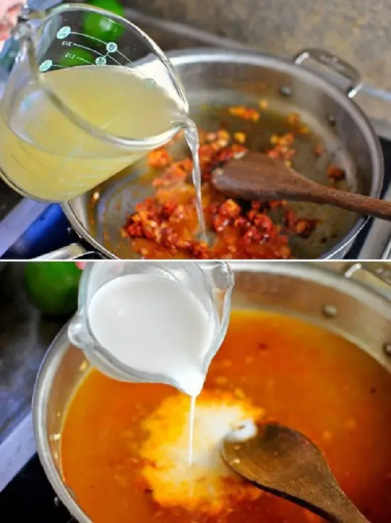 cho nước cốt dừa, nước dùng gà vào