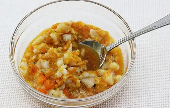 trộn cá với nước sốt