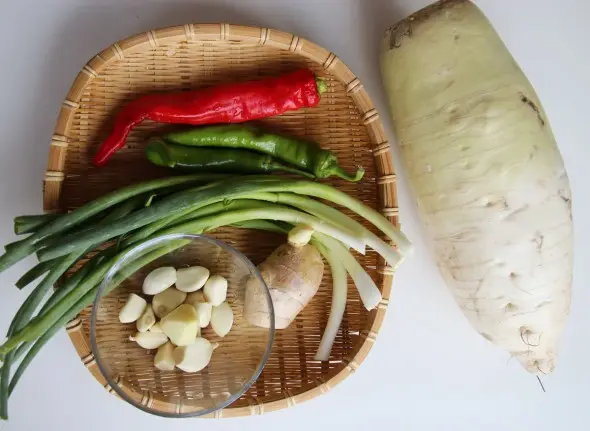 Cách làm cá thu kho củ cải cay cay kiểu Hàn 2
