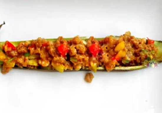 rải thịt lên cà