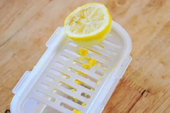 lấy phần bì vỏ quả cam