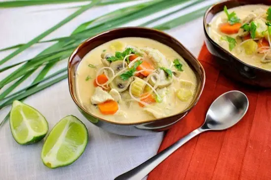 cách làm canh gà bổ dưỡng kiểu Thái